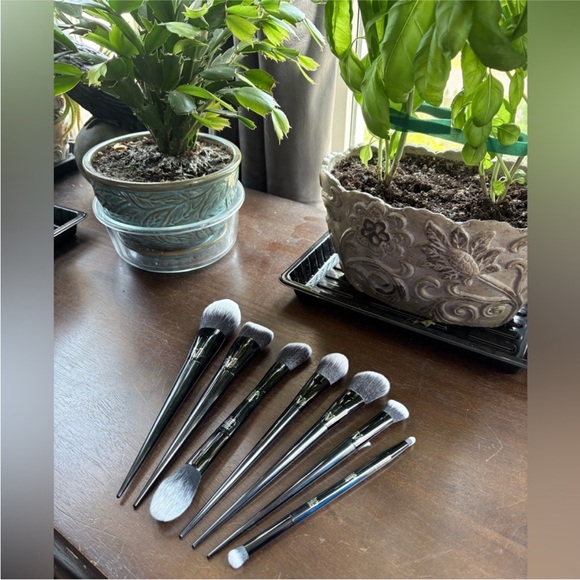 Kat Von D, 7 Makeup Brush Bundle - The Classic Bundle. New. - Picture 4 of 13